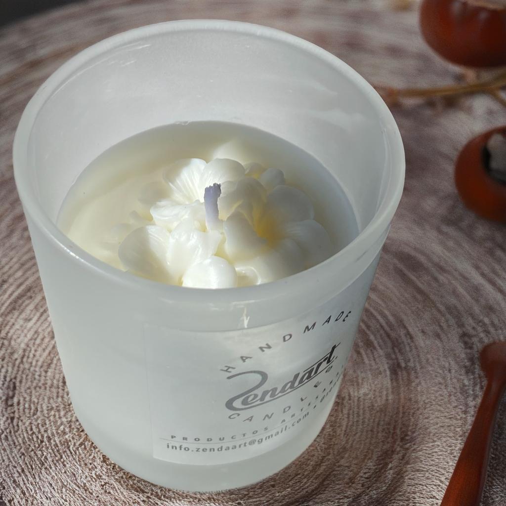 Vela en vaso decorativo blanco