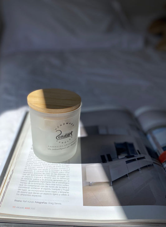 Vela en vaso decorativo blanco